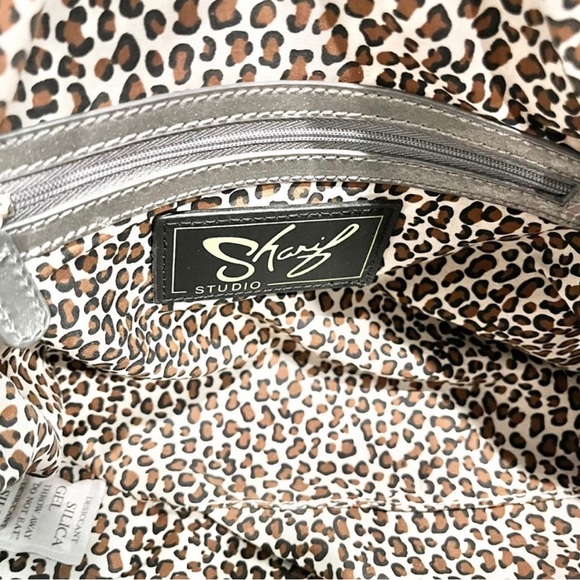 NWOT Sharif 1827 purse in silver/pink floral. - Picture 10 of 11